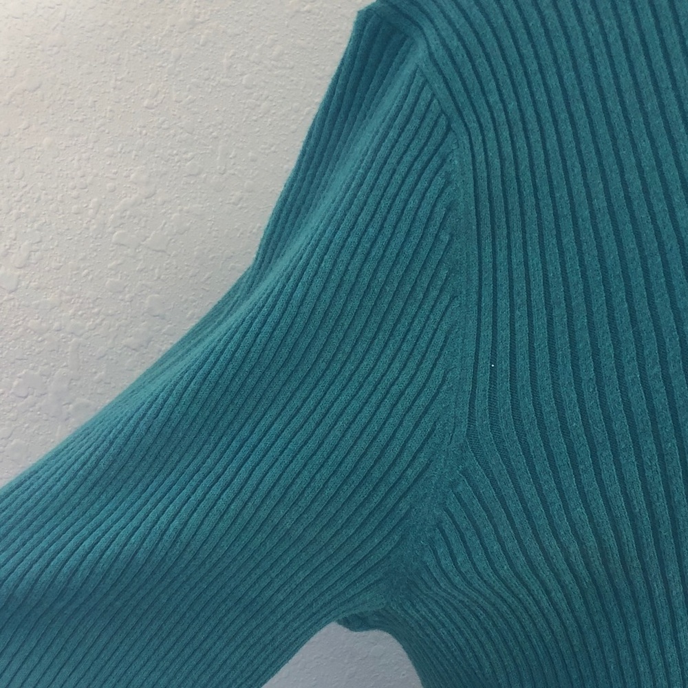 Old Navy Sosoft Lite Green Turtleneck Ribbed Sweater - Picture 3 of 14